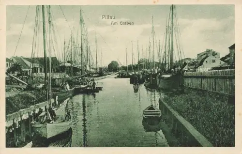 AK Pillau Baltijsk Am Graben Schiffe Ostpreussen ungelaufen Postkarte