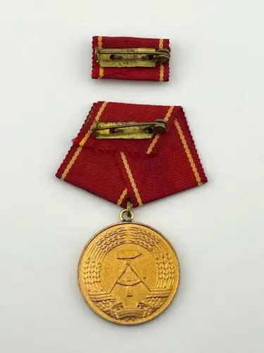 DDR Medaille Für Treue Dienste 25 Jahre Kampfgruppen der Arbeiterklasse in Gold