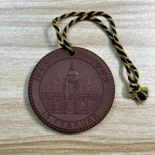 DDR Porzellan Medaille 10.Jahrestag der Bombardierung Dresden 13.2.1955