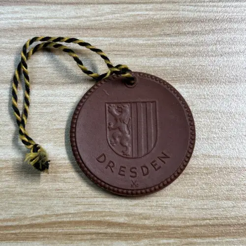 DDR Porzellan Medaille 10.Jahrestag der Bombardierung Dresden 13.2.1955