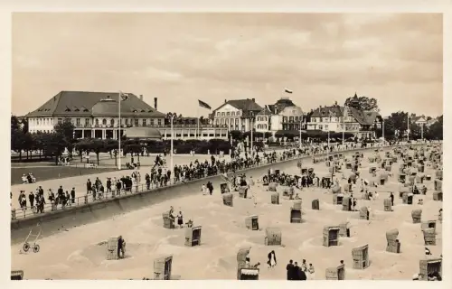 AK Travemünde Kursaal Hotels Strand Schleswig-Holstein ungelaufen Postkarte