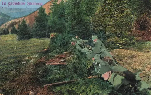 AK In gedeckter Stellung Soldaten im Felde 1914 gelaufen Patriotika Postkarte