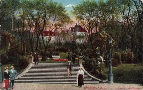 AK Weißenfels Stadtgarten Menschen Sachsen-Anhalt ungelaufen Postkarte