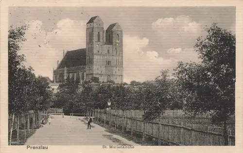 AK Prenzlau St. Marienkirche Menschen Brandenburg 1913 gelaufen Postkarte