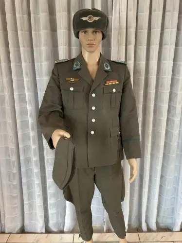 DDR NVA Nachlass LSK JAG 15 Flugzeugführer/Fluglehrer Oberstleutnant Pilotenhelm