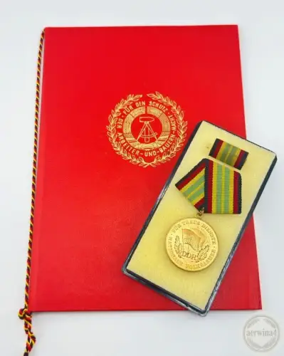 DDR Medaille für Treue Dienste in der NVA in Gold mit Urkunde Major 1973