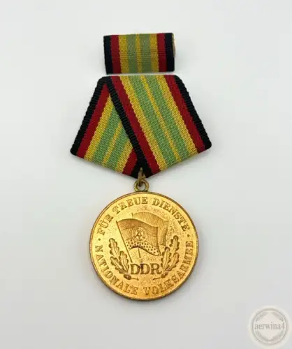 DDR Medaille für Treue Dienste in der NVA in Gold mit Urkunde Major 1973