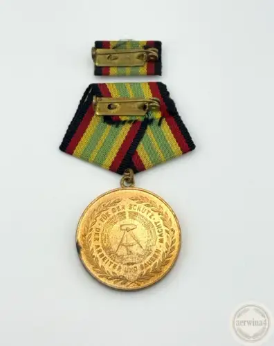DDR Medaille für Treue Dienste in der NVA in Gold mit Urkunde Major 1973