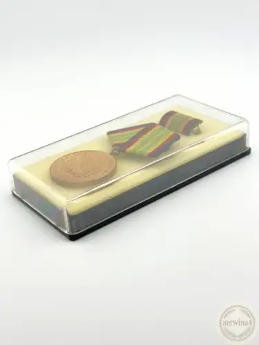 DDR Medaille für Treue Dienste in der NVA in Gold mit Urkunde Major 1973