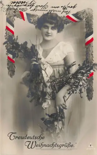 AK Treudeutsche Weihnachtsgrüße Frau Kranz Reichsfahne ungelaufen Patriotika