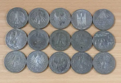 Lot / Konvolut 15 X BRD 5 DM Münzen 1979- 1986