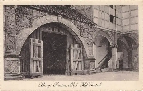 AK Brieg Brzeg Piastenschloss Hof Portal Schlesien ungelaufen Postkarte