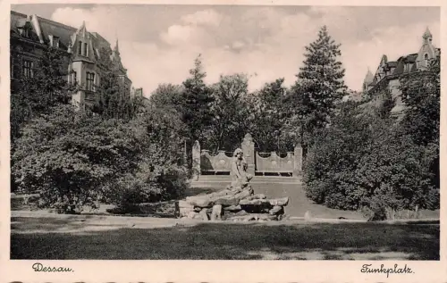 AK Dessau Funkplatz Statue Sachsen-Anhalt 1938 Postkarte