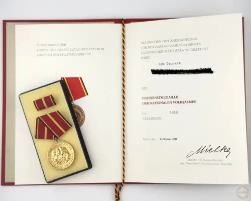 DDR MfS Nachlass Stasi Unterleutnant Offizier Medaillen Urkunden Abzeichen