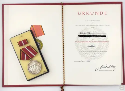 DDR MfS Nachlass Stasi Unterleutnant Offizier Medaillen Urkunden Abzeichen
