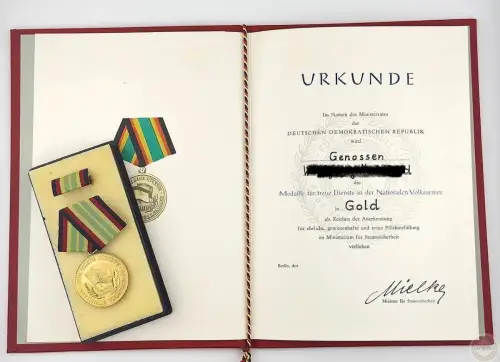 DDR MfS Nachlass Stasi Unterleutnant Offizier Medaillen Urkunden Abzeichen