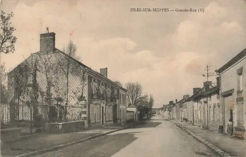 AK Isles-Sur-Suippes Grande Rue Frankreich 1914 gelaufen Postkarte