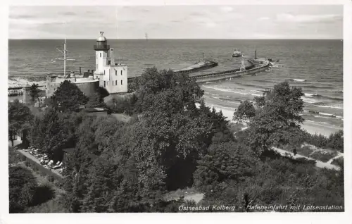 Hafeneinfahrt mit Lotsenstation Ostseebad Kolberg Pommern Postkarte AK 1939
