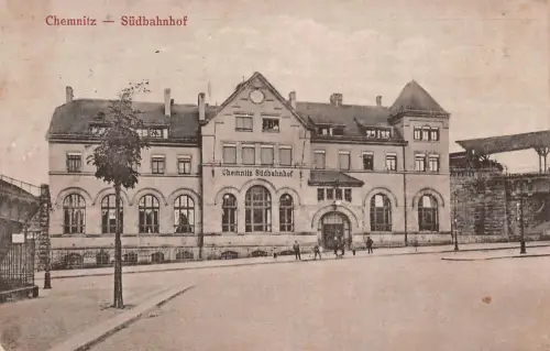 AK Chemnitz Männer am Südbahnhof Postkarte 1931