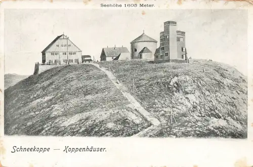 Blick auf die Koppenhäuser auf der Schneekoppe in Schlesien Postkarte AK