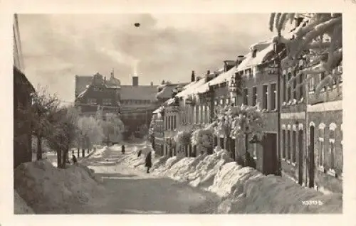 Schöneck i. Vogtl. Dr. Külz-Straße mit Rathaus Postkarte AK