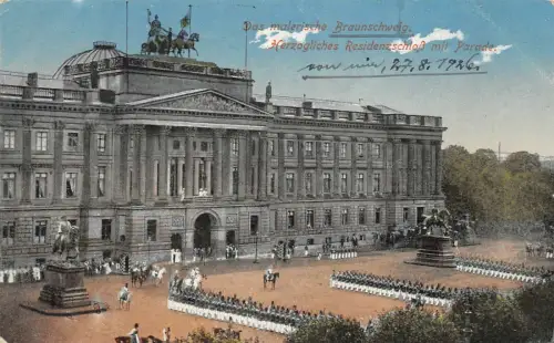 Das malerische Braunschweig Herzogliches Residenzschloß mit Parade AK 1926