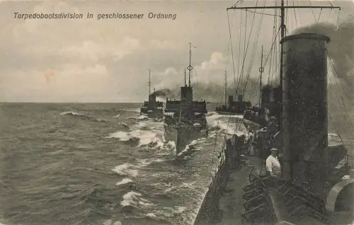 Torpedobootsdivision in geschlossener Ordnung Patriotika Postkarte AK 1911