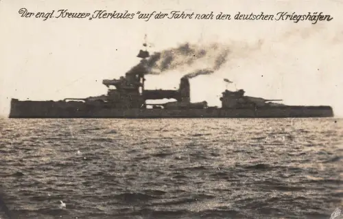 Der engl. Kreuzer Herkules auf der Fahrt nach den dt. Kriegshäfen Patriotika AK