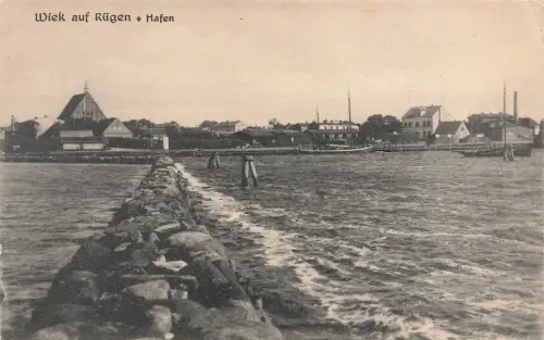 Hafen in Wiek auf Rügen Mecklenburg-Vorpommern Postkarte AK