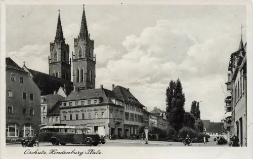 Hindenburg-Platz mit Kirche in Oschatz Sachsen Postkarte AK 1942