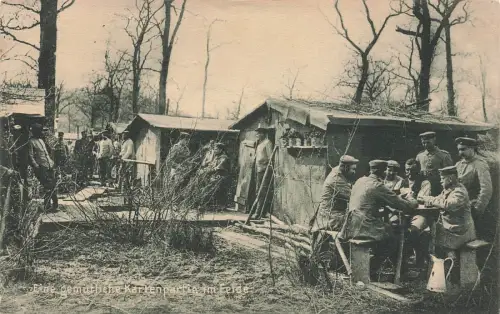 Eine gemütliche Kartenpartie im Felde Soldaten Postkarte AK 1916