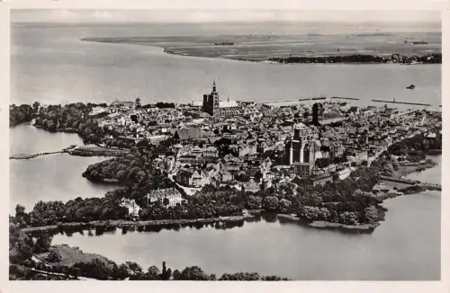 Stralsund Das mittelalterliche schöne Tor zum Norden Postkarte AK