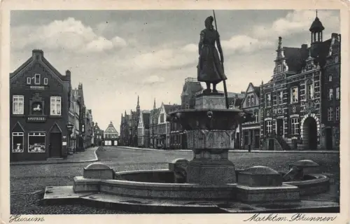 Markt mit Brunnen in Husum Schleswig-Holstein Postkarte AK