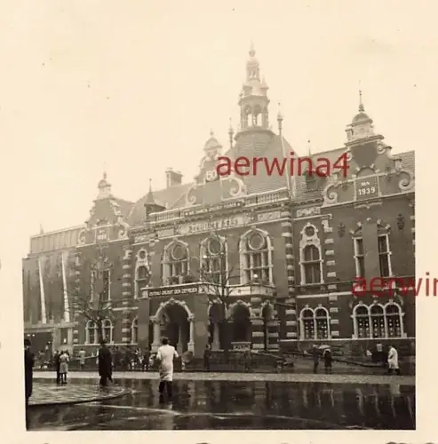 Tschechische Zivilisten am deutschen Haus in Ostrau Tschechien