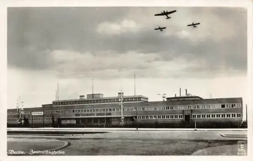 Berlin Flugzeuge über Zentralflughafen Fotokarte