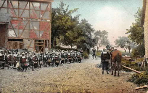 Soldaten bevor Start eines Angriffs Patriotika Postkarte AK 1913