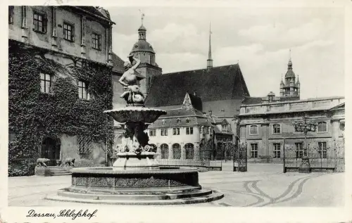 Ansicht Schlosshof mit Brunnen Dessau Sachsen-Anhalt Postkarte AK 1941