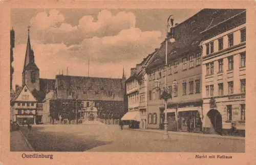 Markt mit Rathaus Quedlinburg Sachsen-Anhalt Postkarte AK