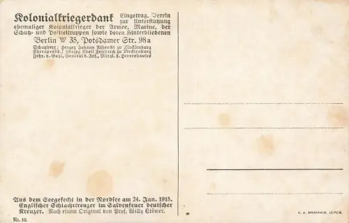 Englischer Schlachtkreuzer im Salvenfeuer deutscher Kreuzer Postkarte AK