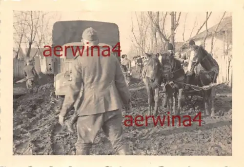 LKW Opel fährt durch Schlamm in Flamanda Rumänien