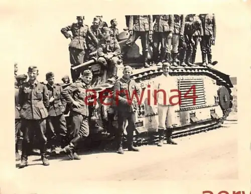 Erbeutet franz. Panzer Char B1 bei Arras Frankreich