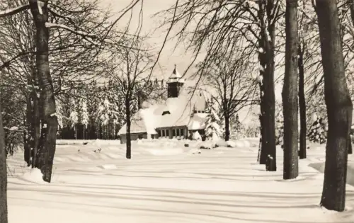Blick auf die Kirche Vogtlandwinter in Grünbach Vogtland Sachsen Postkarte AK