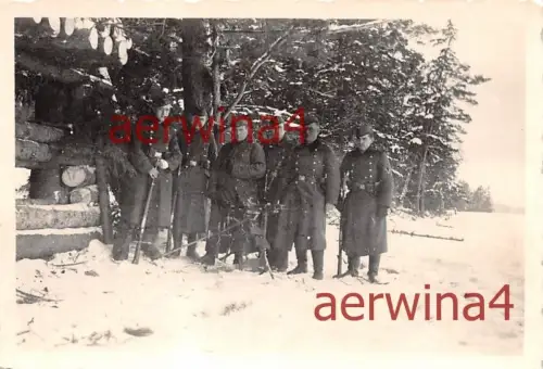 Soldaten mit MG-34 auf Lafette am Westwall
