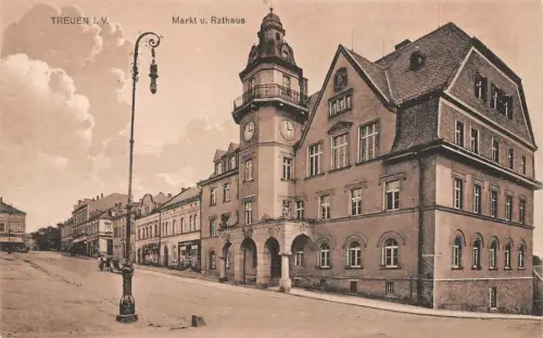 Markt und Rathaus in Treuen Vogtland Sachsen Postkarte