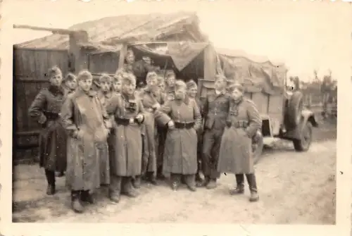 Foto deutsche Soldaten vor LKW in Joot Russland