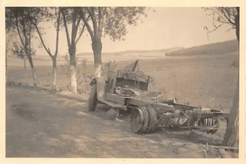 Zerstörte deutscher LKW Strasse bei Kowel Ukraine Ostfront