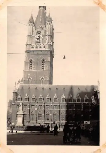 Denkmal vor Rathaus in Gent Belgien