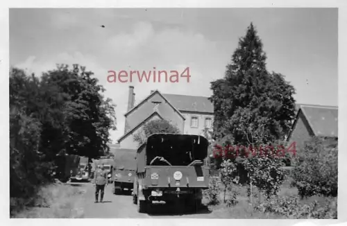 deutscher LKW mit Divisionzeichen in Belgien