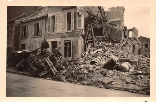 Zerstörter belg. LKW an zerstörten Haus Tournai Belgien