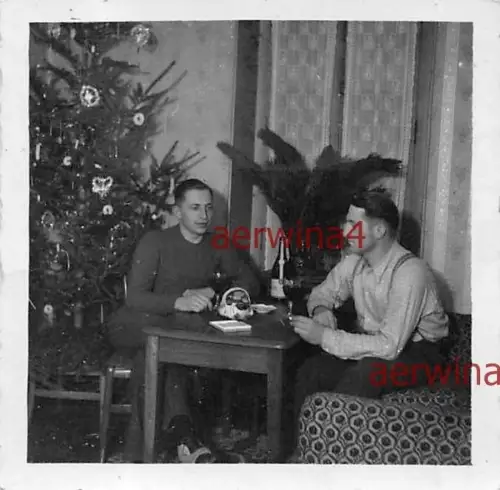 Weihnachten deutsche Soldaten am Christbaum Frankreich